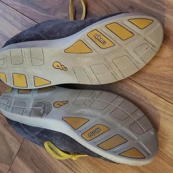 Ahnu Walking Shoe Size 8.5 Grey and Mustered Yellow - Picture 2 of 4